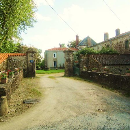 Le Manoir "Aux Douves" Bed and Breakfast Bazoges-en-Paillers Buitenkant foto