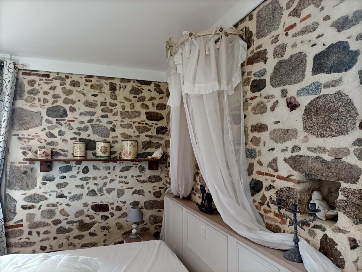 Le Manoir "Aux Douves" Bed and Breakfast Bazoges-en-Paillers Buitenkant foto