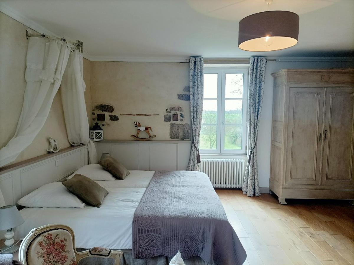Le Manoir "Aux Douves" Bed and Breakfast Bazoges-en-Paillers Buitenkant foto