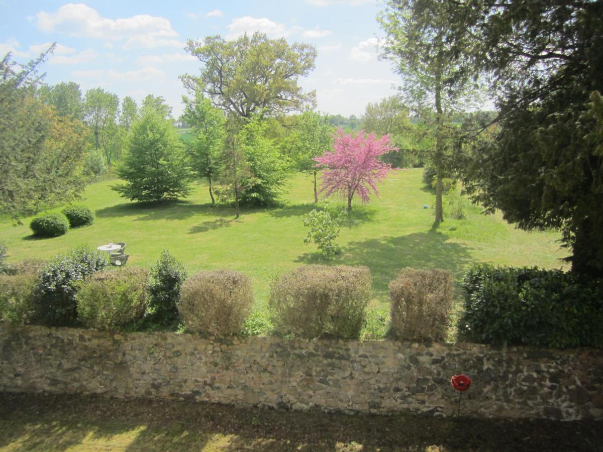 Le Manoir "Aux Douves" Bed and Breakfast Bazoges-en-Paillers Buitenkant foto