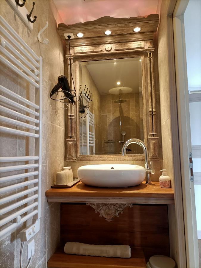 Le Manoir "Aux Douves" Bed and Breakfast Bazoges-en-Paillers Buitenkant foto