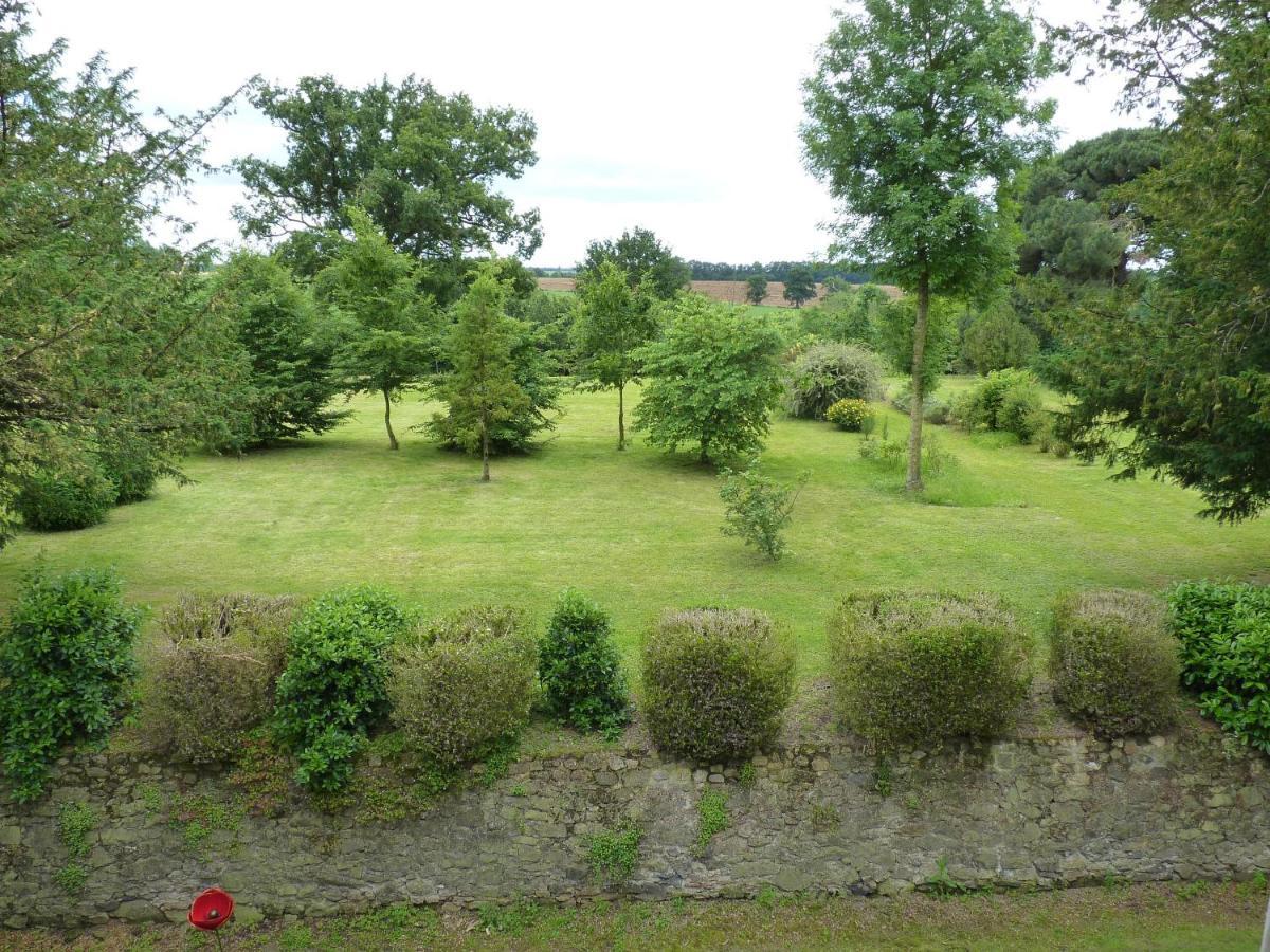 Le Manoir "Aux Douves" Bed and Breakfast Bazoges-en-Paillers Buitenkant foto