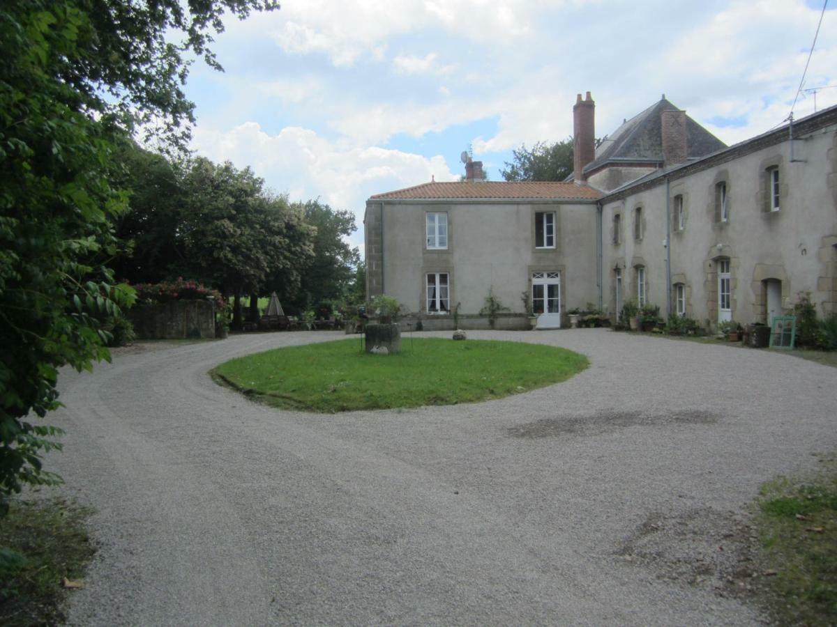 Le Manoir "Aux Douves" Bed and Breakfast Bazoges-en-Paillers Buitenkant foto