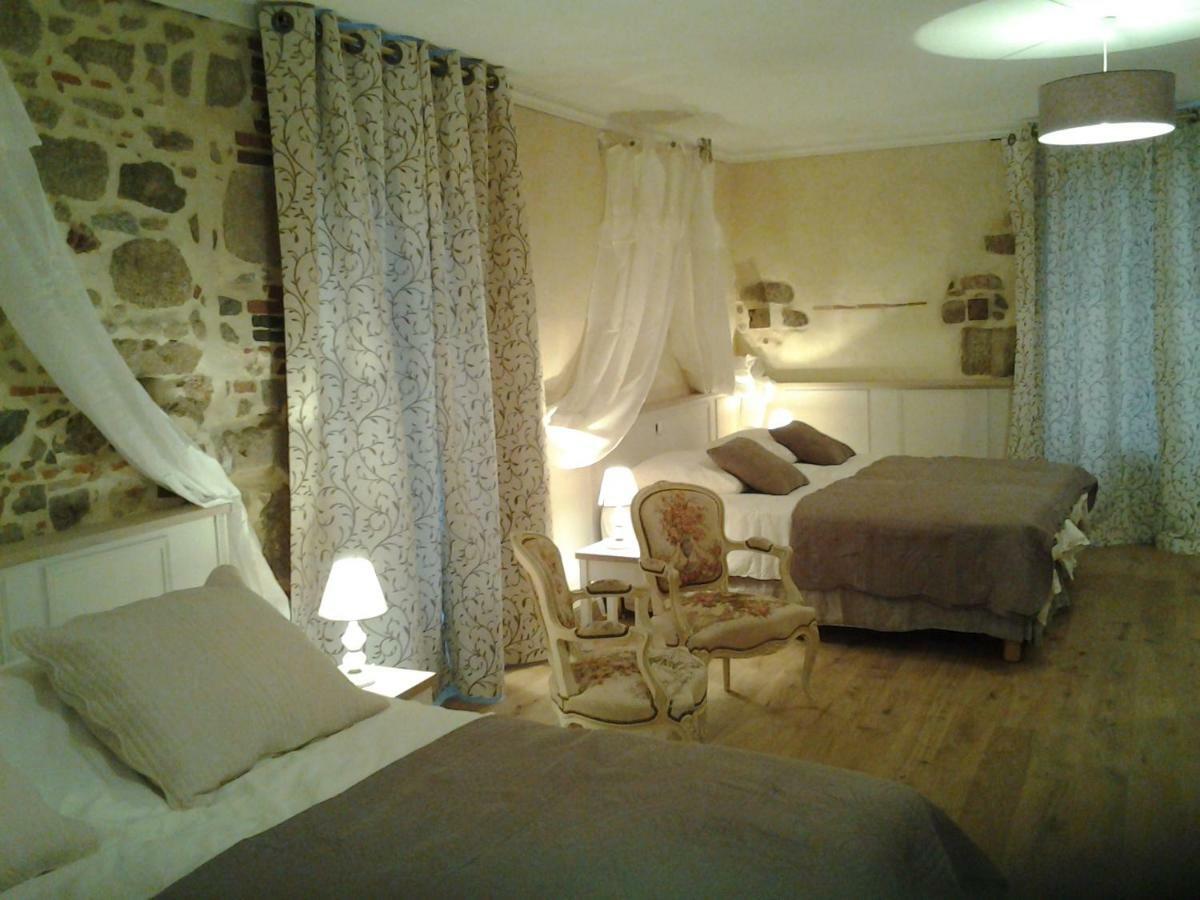 Le Manoir "Aux Douves" Bed and Breakfast Bazoges-en-Paillers Buitenkant foto