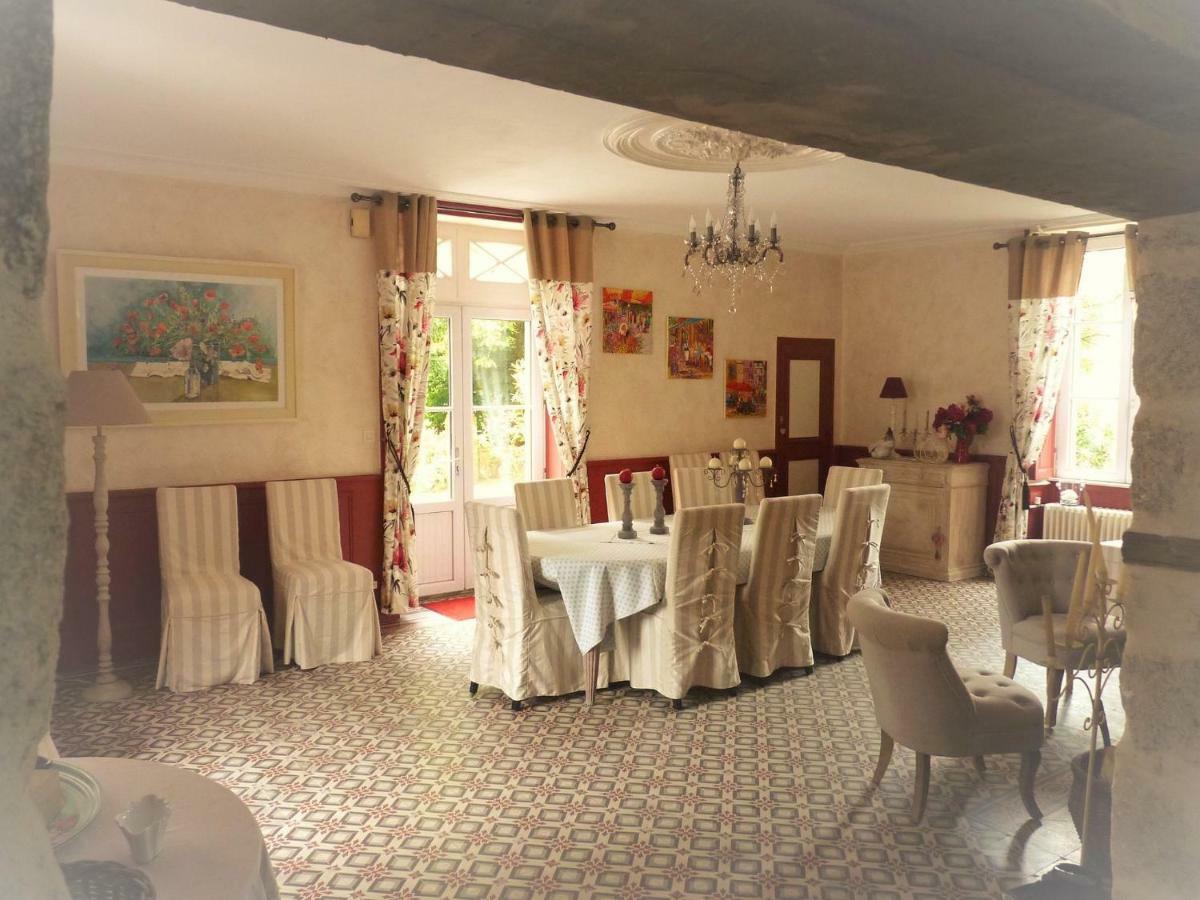 Le Manoir "Aux Douves" Bed and Breakfast Bazoges-en-Paillers Buitenkant foto