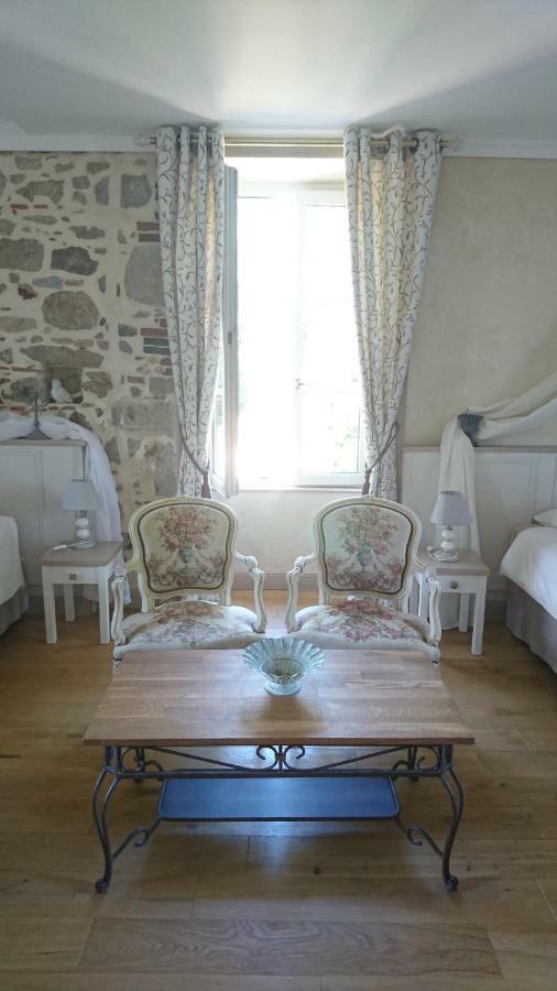 Le Manoir "Aux Douves" Bed and Breakfast Bazoges-en-Paillers Buitenkant foto